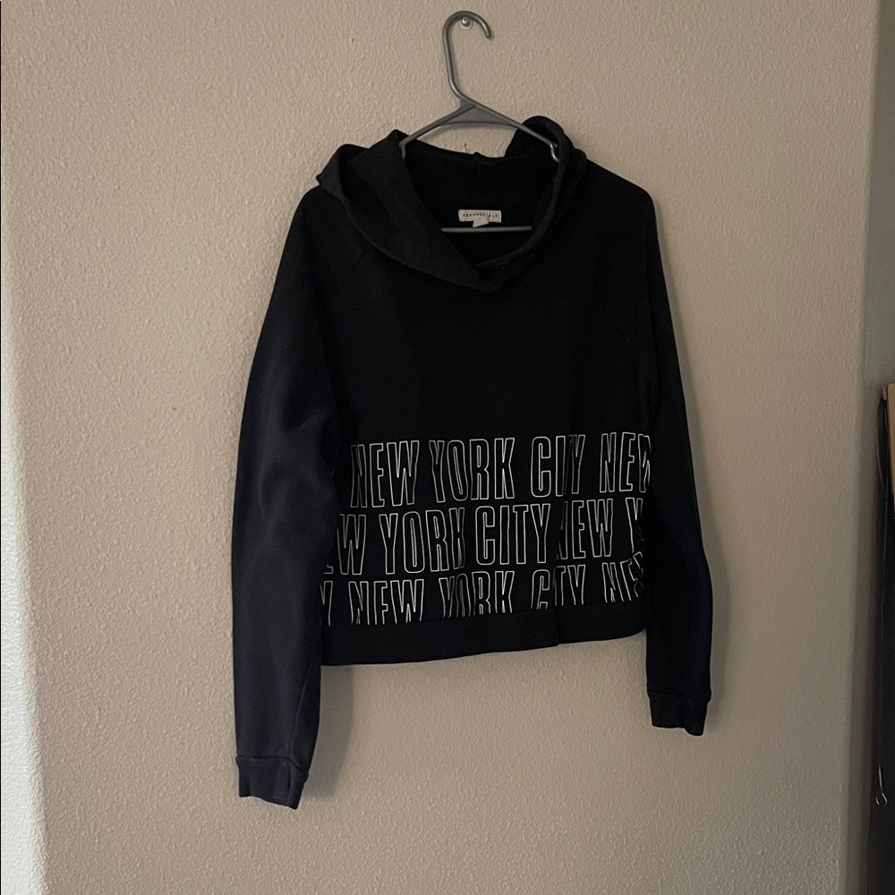 Black New York City Crop hooded sweatshirt